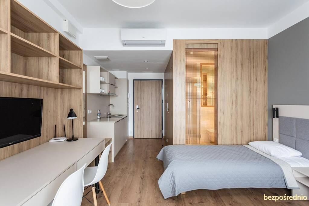 Warsaw City View: Modern Apartment with Parking Exterior photo